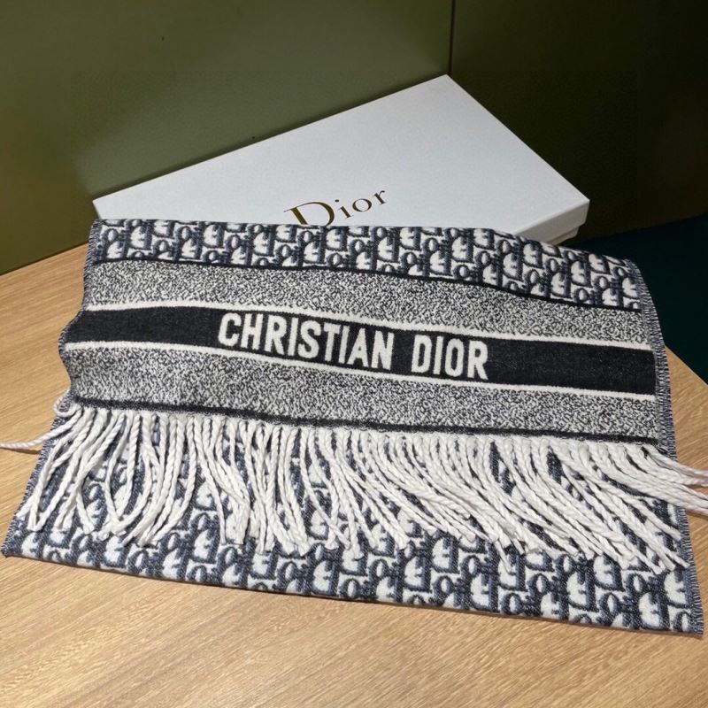 CHRISTIAN DIOR